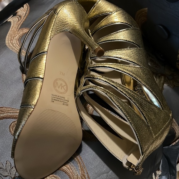 Michael Kors Gold stiletto heels, size 7 Neue - Picture 8 of 8